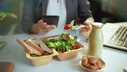 昼食代の節約方法は？企業が社員の昼食代をサポートする方法も解説